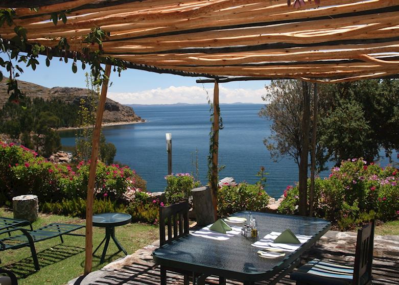 Alfresco dining on Suasi Island Alfresco dining on Suasi Island