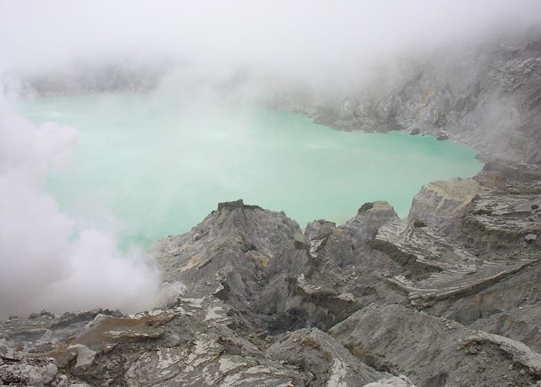 Ijen craterlLake, Ijen Plateau, Indonesia Ijen craterlLake, Ijen Plateau, Indonesia