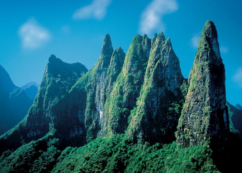 La Diademe Mountain Peaks, Tahiti