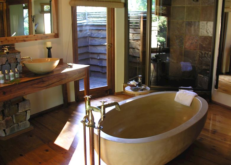 Bathroom, Tsala Treetop Lodge