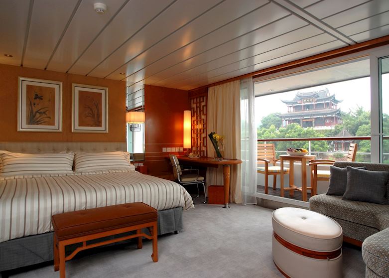 Suite on Sanctuary Cruises Yangtze Explorer Suite on Sanctuary Cruises Yangtze Explorer