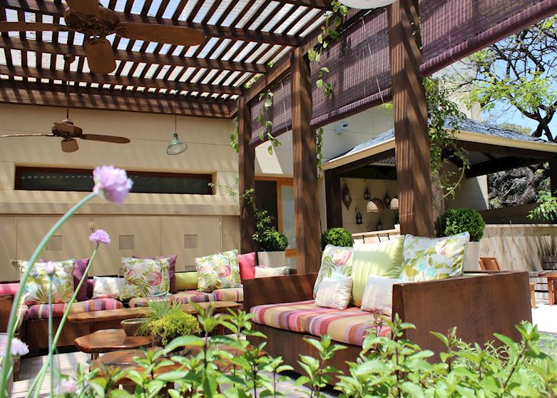 Outdoor Lounge at the Hub Porteno