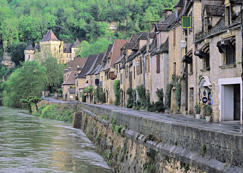 Medieval homes on the Dordogne River, La Roque-Gageac, Dordogne