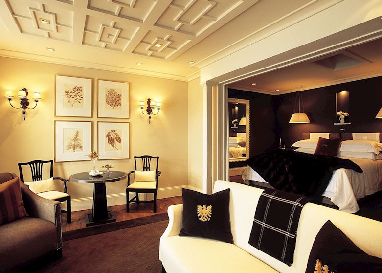 Lake view suite, Eichardt's Private Hotel, Queenstown