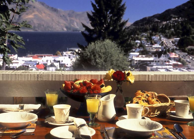 Alfresco breakfast, Queenstown House, Queenstown