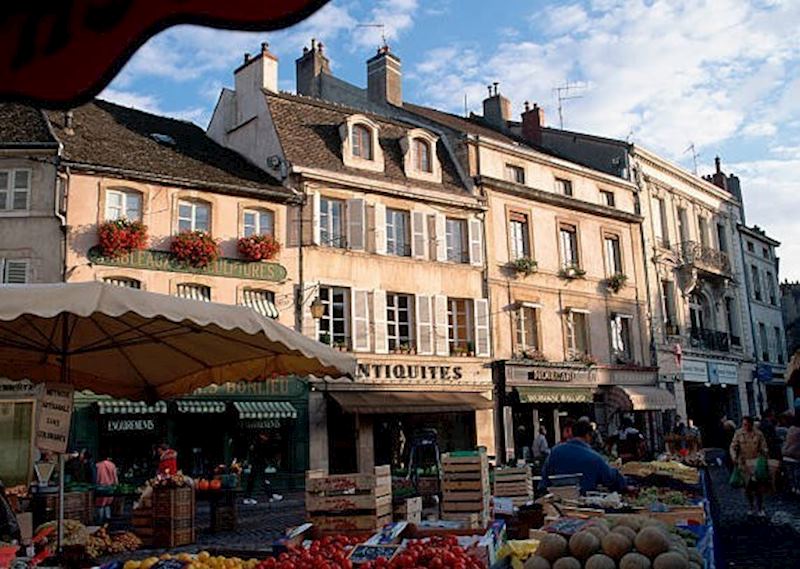 Weekly farmers market, Beaune