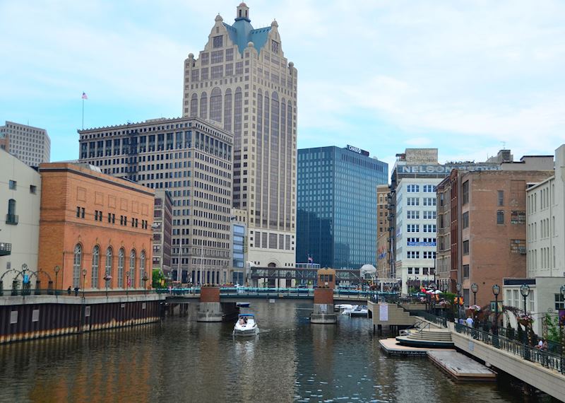 Milwaukee Riverwalk, Milwaukee