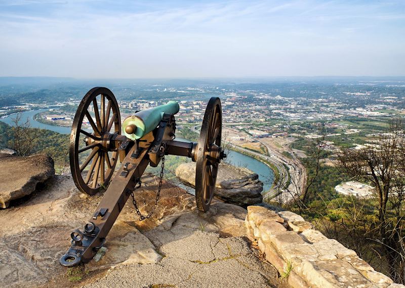 Civil war-era cannon overlooking Chattanooga