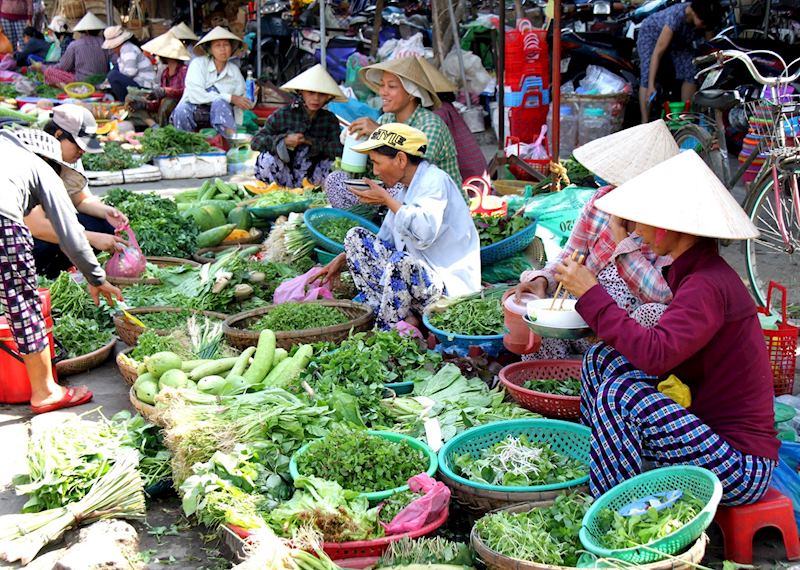 Morning vegetable market in Hoi An