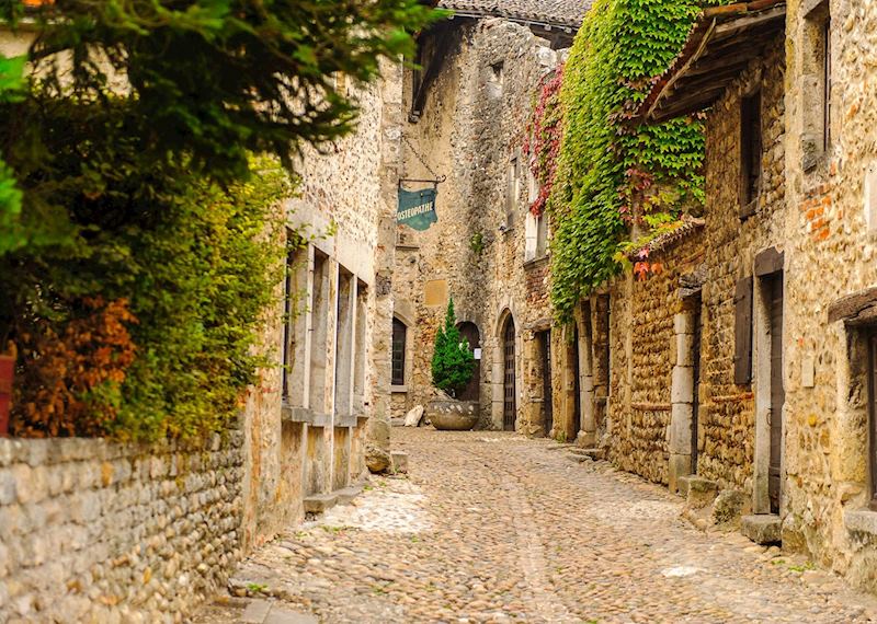 Cobbled streets, Pérouges
