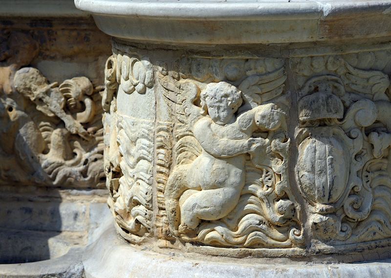 Carvings on Morosino Fountain