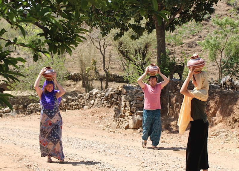 Collecting water at Araveli