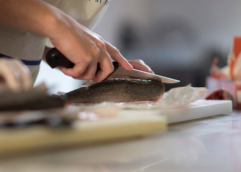 Filleting fish at the Florentine cooking class