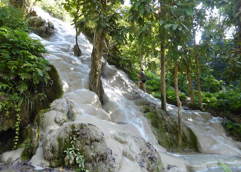 Climbing the Buatong Waterfall