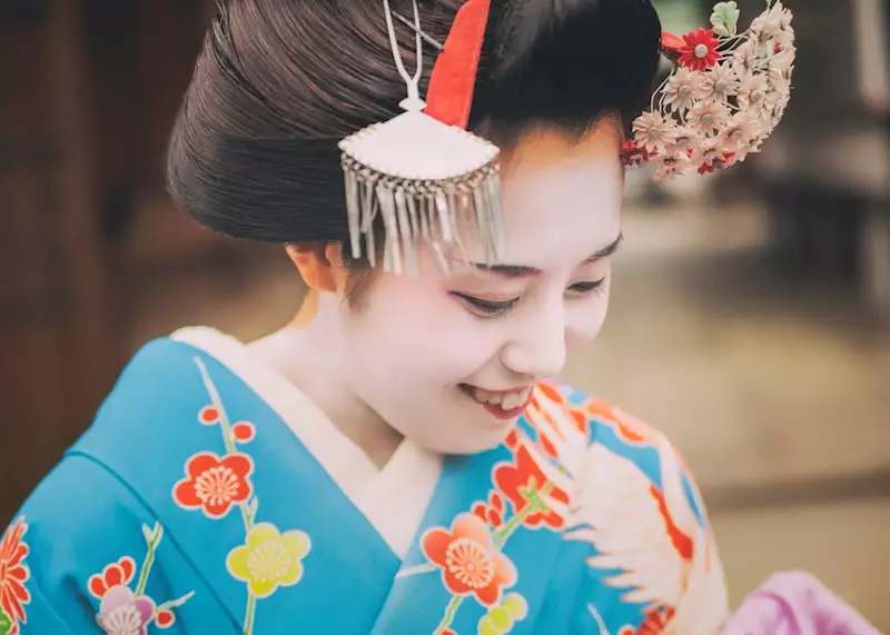 Japanese Woman Experiencing Special White Makeup For Being Geisha Maiko In  Kyoto High-Res Stock Photo - Getty Images