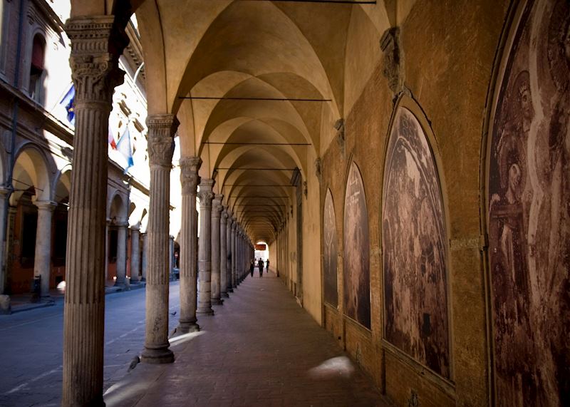 Portico artwork, Bologna