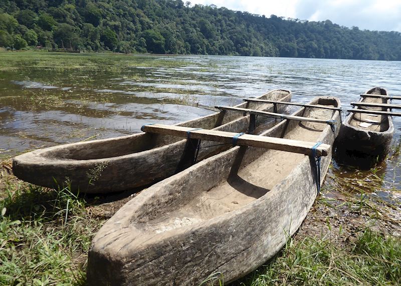 Traditional wooden canoe, Munduk