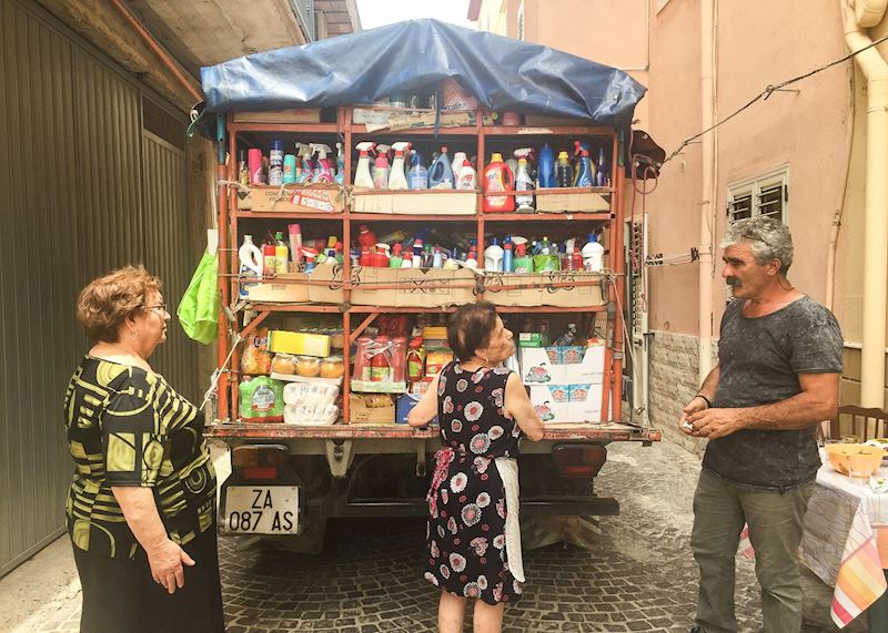 Local vendor, Sant’Angelo Muraxo