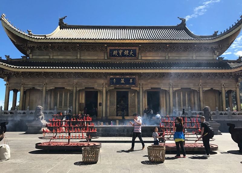 Temple at the summit of Emei Mountain