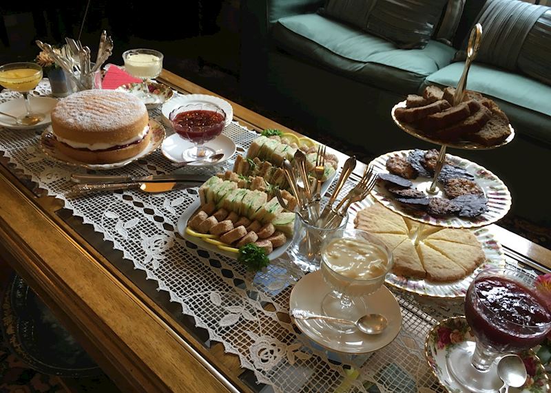 Afternoon tea lessons, London