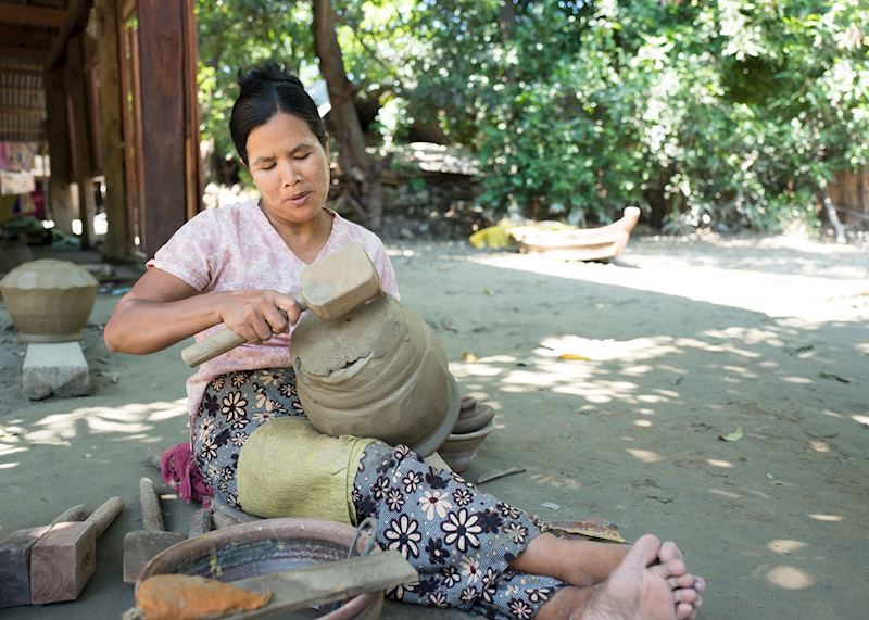 Pottery lady, Yandabo