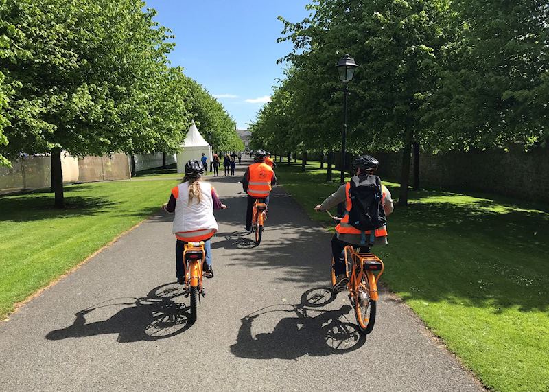 Lazy bike tour through Hospital Kilmainham grounds
