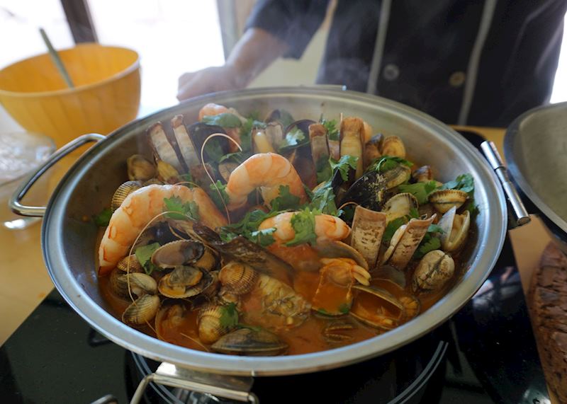 Cooking cataplana, Algarve