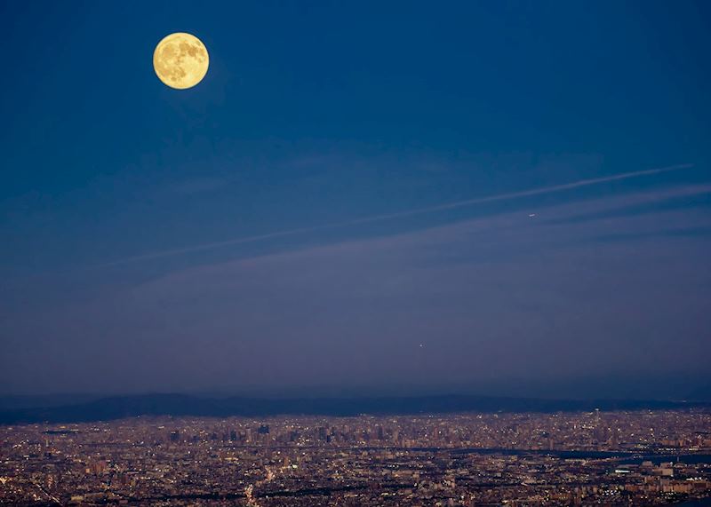 Full moon over Kobe