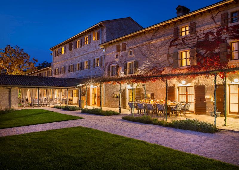 Meneghetti Wine Hotel, Bale