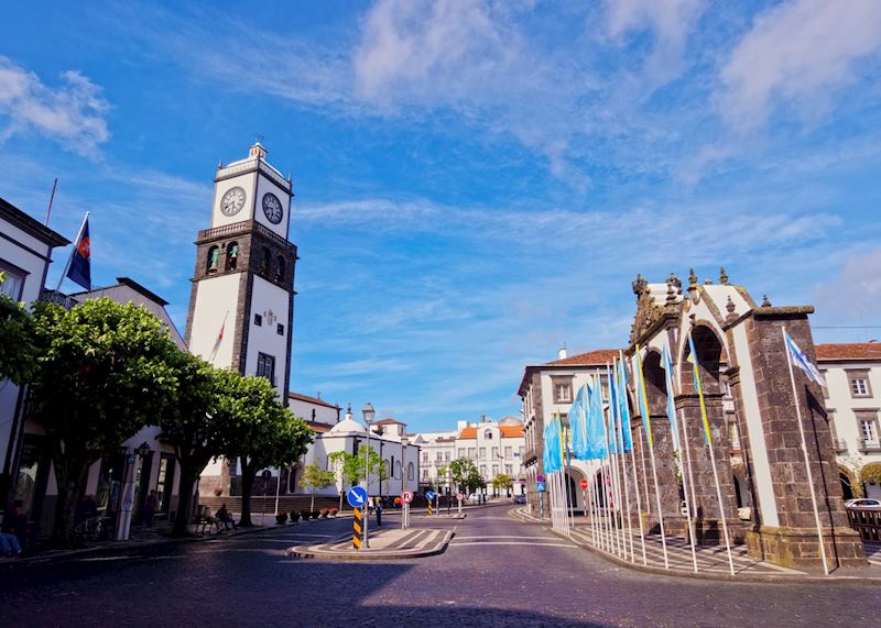 Portas da Cidade and church, Ponta Delgada, São Miguel