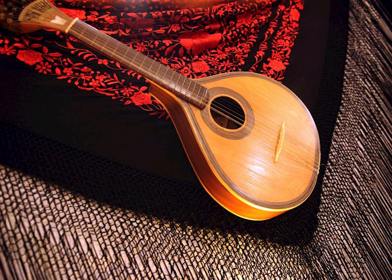 Fado guitar, Lisbon