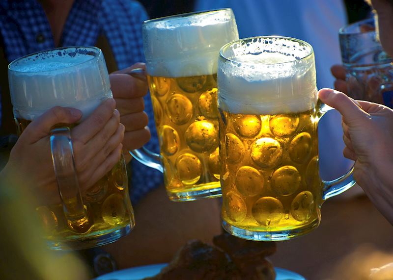 Toasting beers, Munich