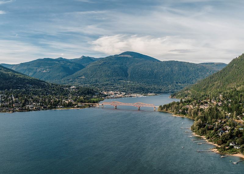 The Big Orange Bridge, Nelson
