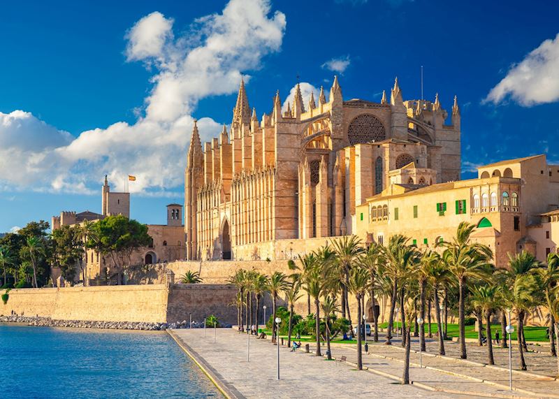 Cathedral de Santa María and Parc de la Mar, Palma
