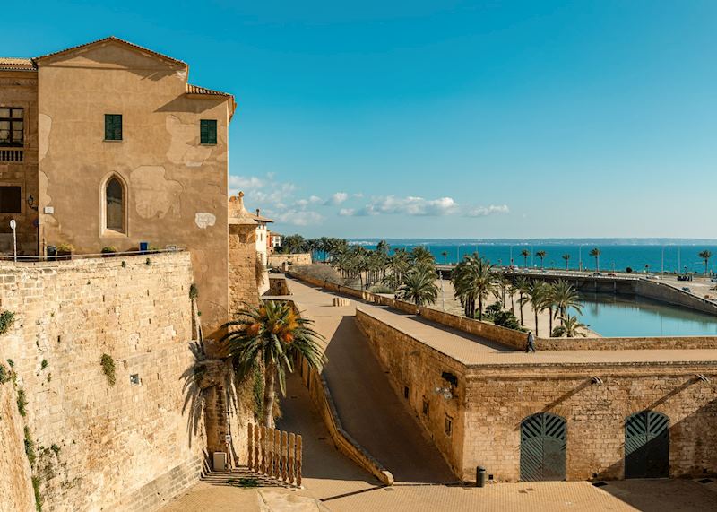 Medieval walls and Parc de la Mar, Palma