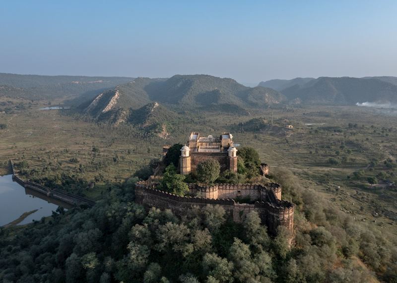 A view of the Kankwari Fort at Sariska National Park