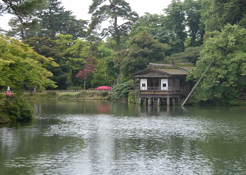 Kenrokuen lake & hut