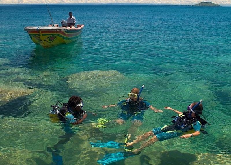 Scuba diving at Kaya Mawa