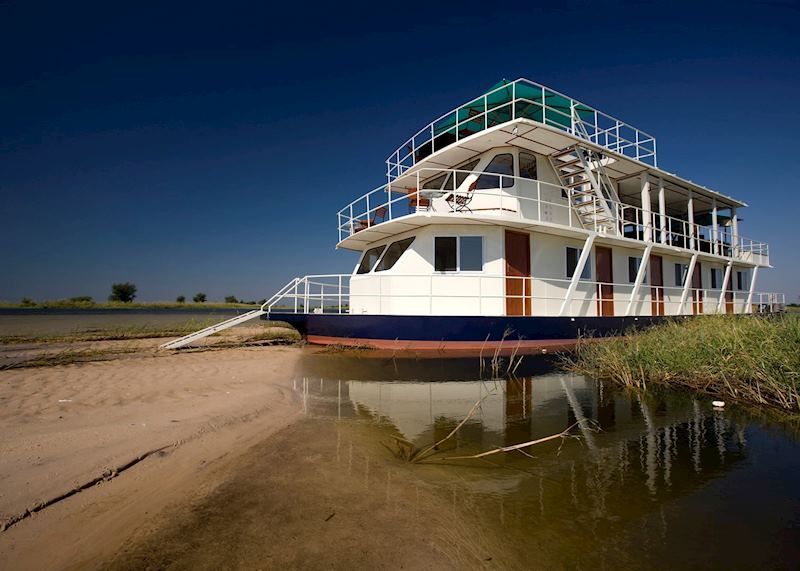 Pangolin Voyager Houseboat , Impalila Island