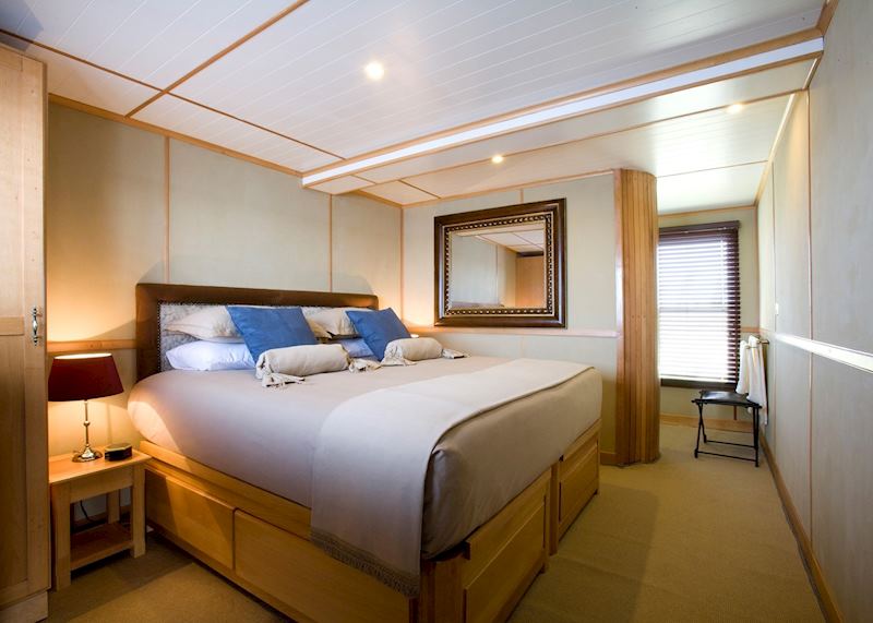 Pangolin Voyager Houseboat , Impalila Island