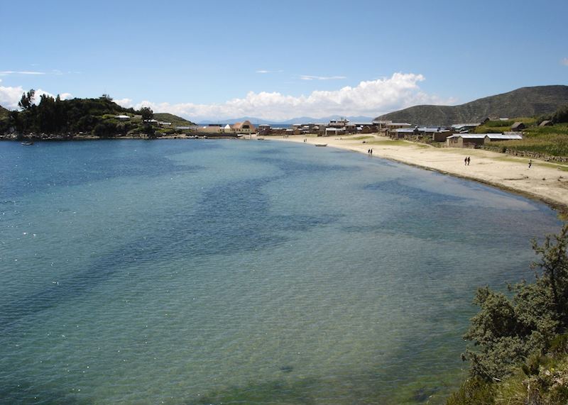Walking to Chincana ruins, Sun Island