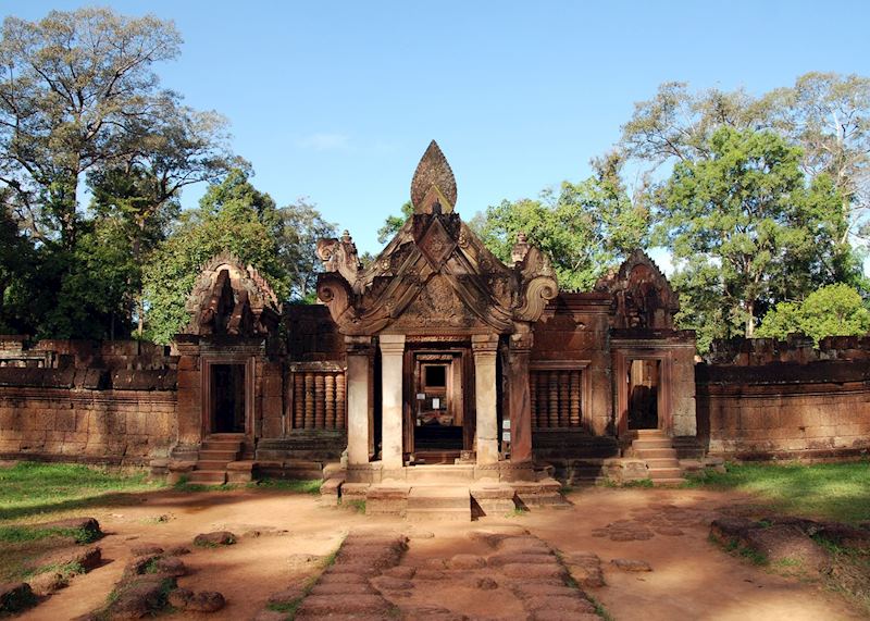 Beautiful thousand-year-old stonework at Banteay Srei, Siem Reap