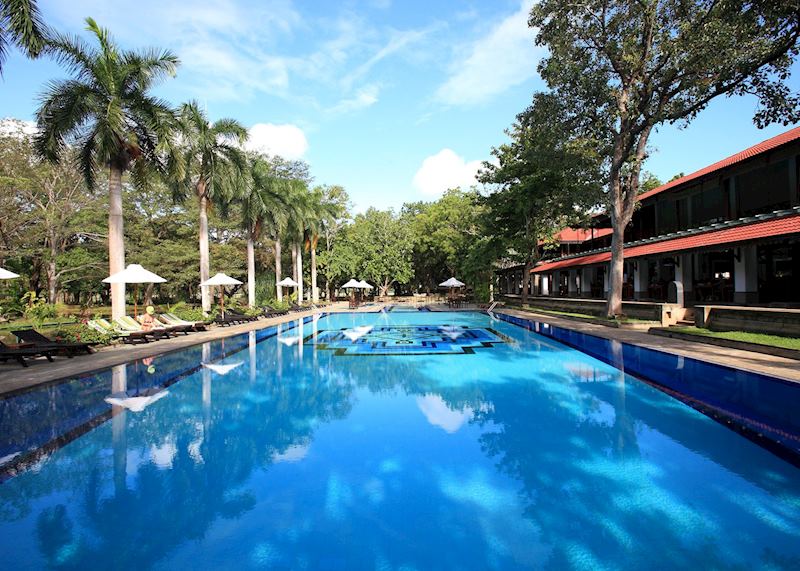 Pool, Cinnamon Lodge, Habarana