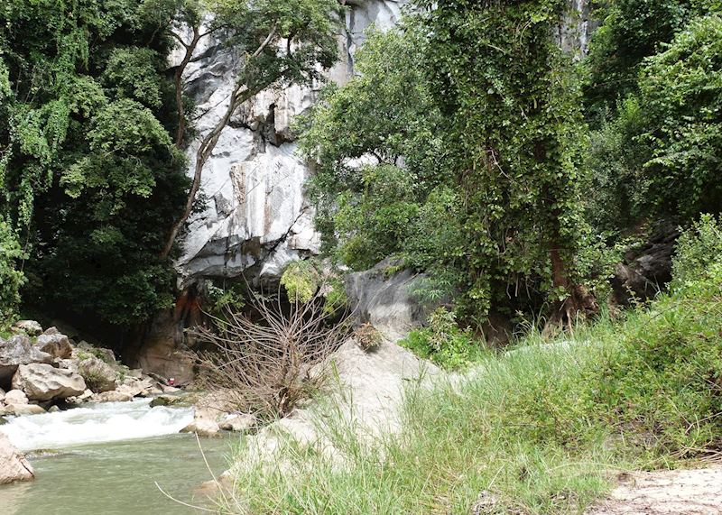 Kong Lor Caves, Hin Boun