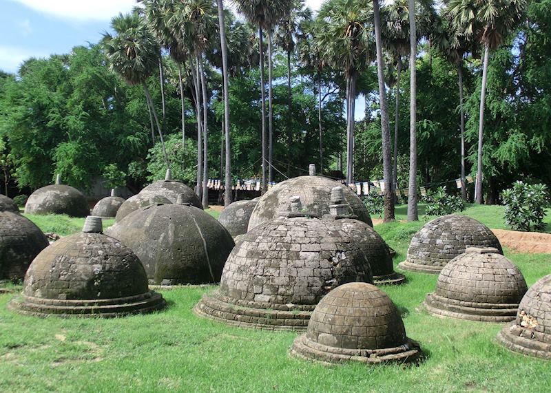 The dagobas at Kandarodai