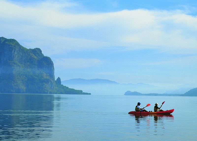 Kayaking along the coastline, El Nido, Philippines