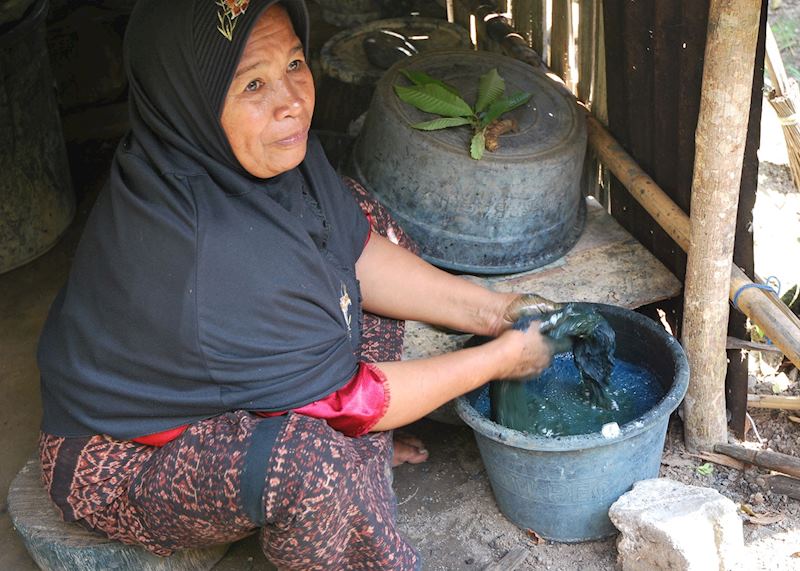 Ikat dying, Ndona, Ende