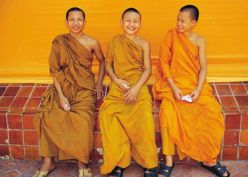 Smiling monks, Bangkok, Thailand