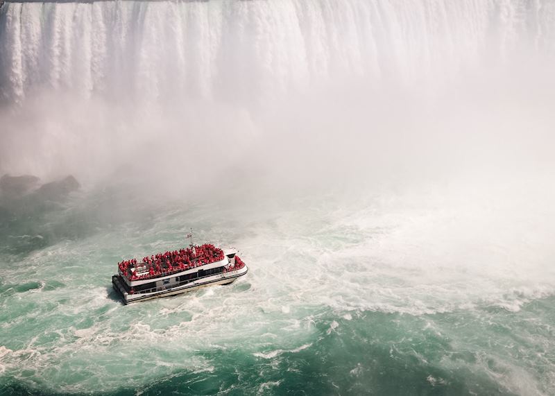 Cruise to the falls, Niagara Falls, Ontario