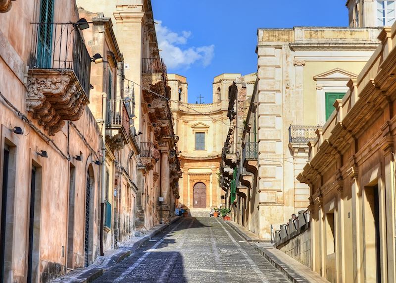 Street views, Noto